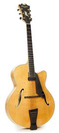 Vollmassive Archtop mit handgeschnitzter Decke: Peerless Imperial